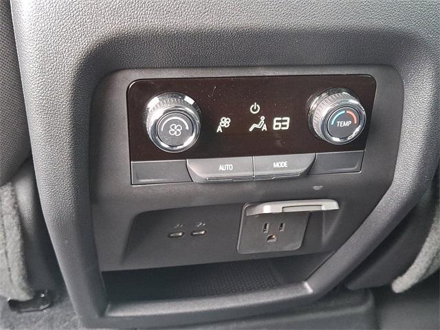 used 2024 Chevrolet Traverse car, priced at $39,995