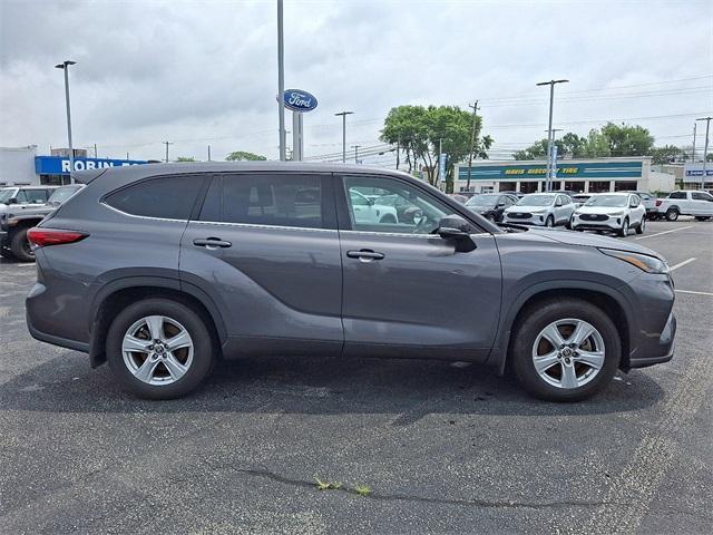 used 2022 Toyota Highlander car, priced at $34,595