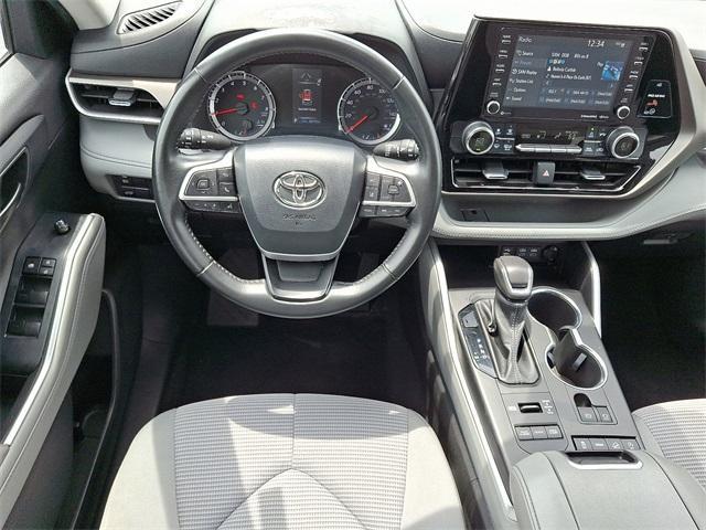 used 2022 Toyota Highlander car, priced at $34,595