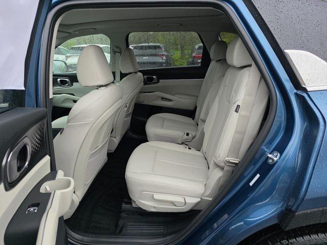 new 2025 Kia Sorento Hybrid car, priced at $43,165