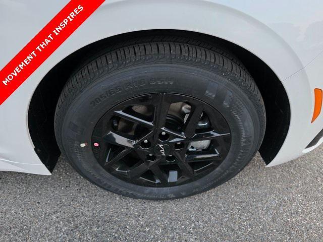 new 2025 Kia K5 car, priced at $29,165