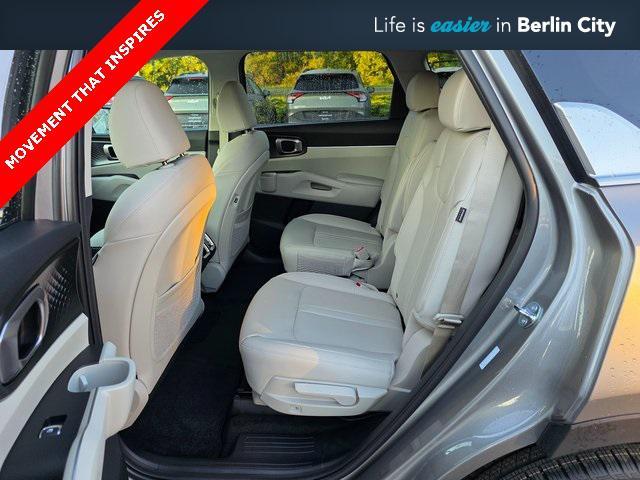 new 2025 Kia Sorento Hybrid car, priced at $42,365