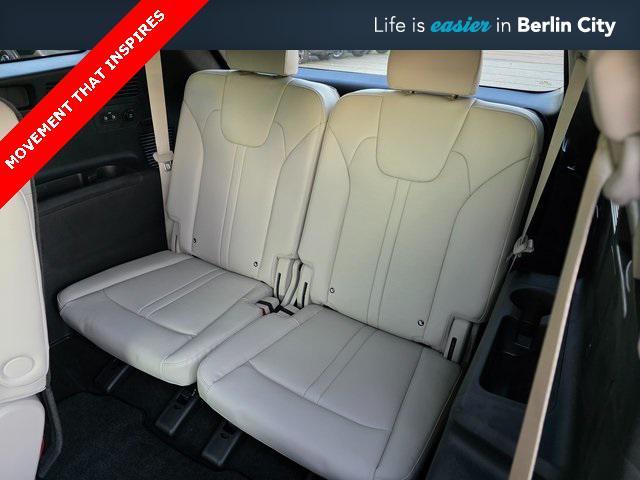 new 2025 Kia Sorento Hybrid car, priced at $42,365