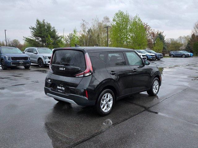 new 2025 Kia Soul car, priced at $24,685