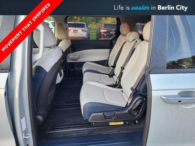 new 2026 Kia Carnival Hybrid car, priced at $45,465