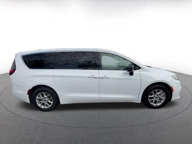used 2024 Chrysler Pacifica car, priced at $29,820