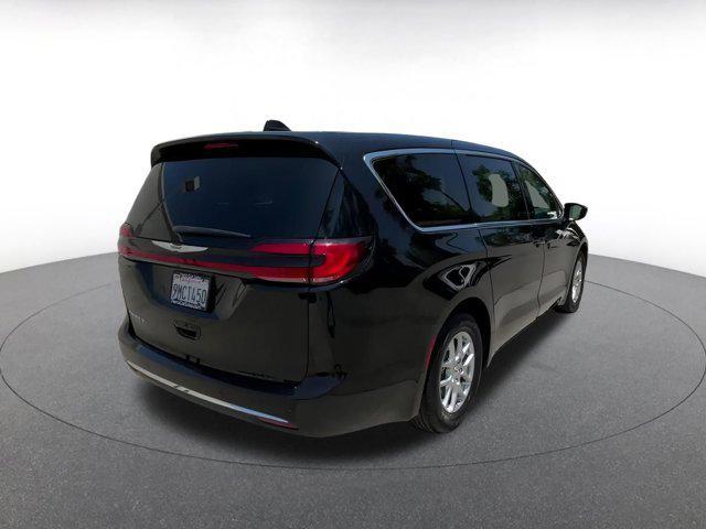 used 2024 Chrysler Pacifica car, priced at $33,053