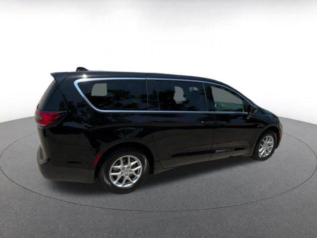 used 2024 Chrysler Pacifica car, priced at $33,053