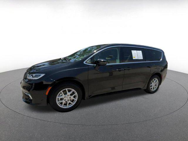 used 2024 Chrysler Pacifica car, priced at $33,053