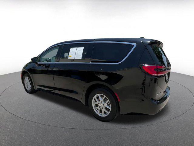 used 2024 Chrysler Pacifica car, priced at $33,053