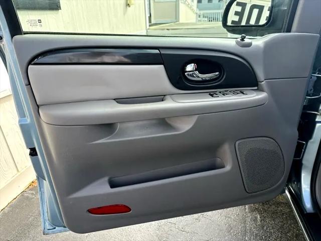 used 2006 GMC Envoy car, priced at $9,995