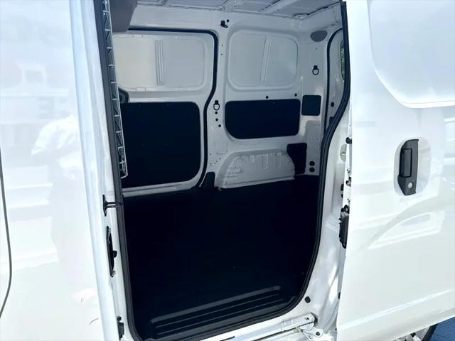 used 2021 Nissan NV200 car