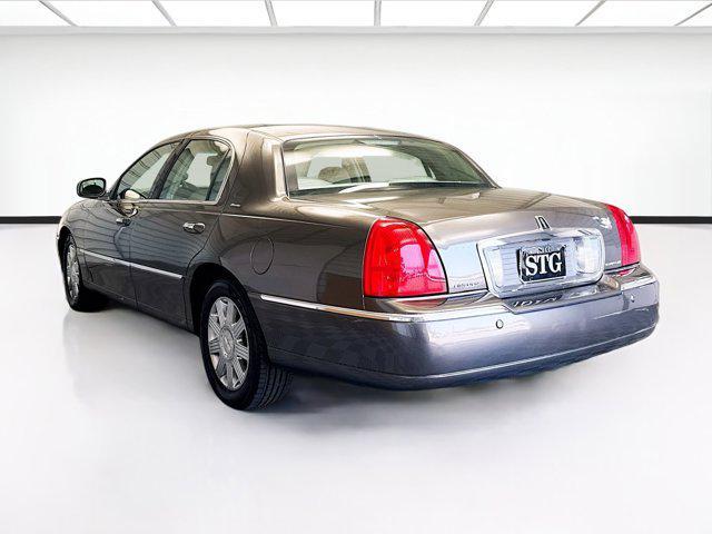 used 2004 Lincoln Town Car car, priced at $9,995