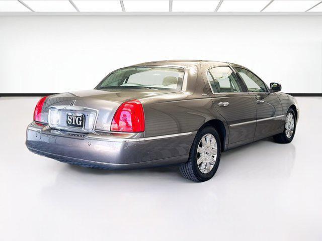 used 2004 Lincoln Town Car car, priced at $9,995