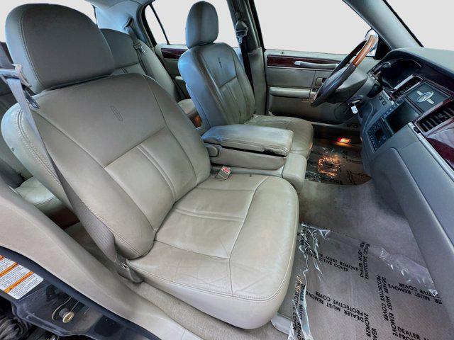 used 2004 Lincoln Town Car car, priced at $9,995