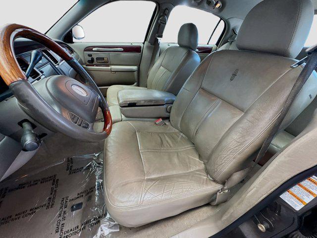 used 2004 Lincoln Town Car car, priced at $9,995