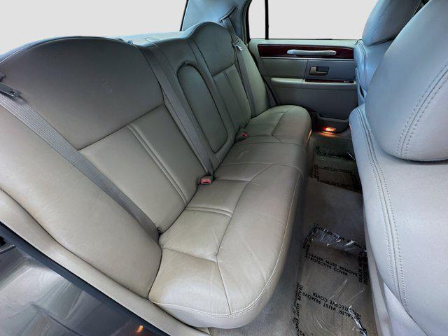 used 2004 Lincoln Town Car car, priced at $9,995