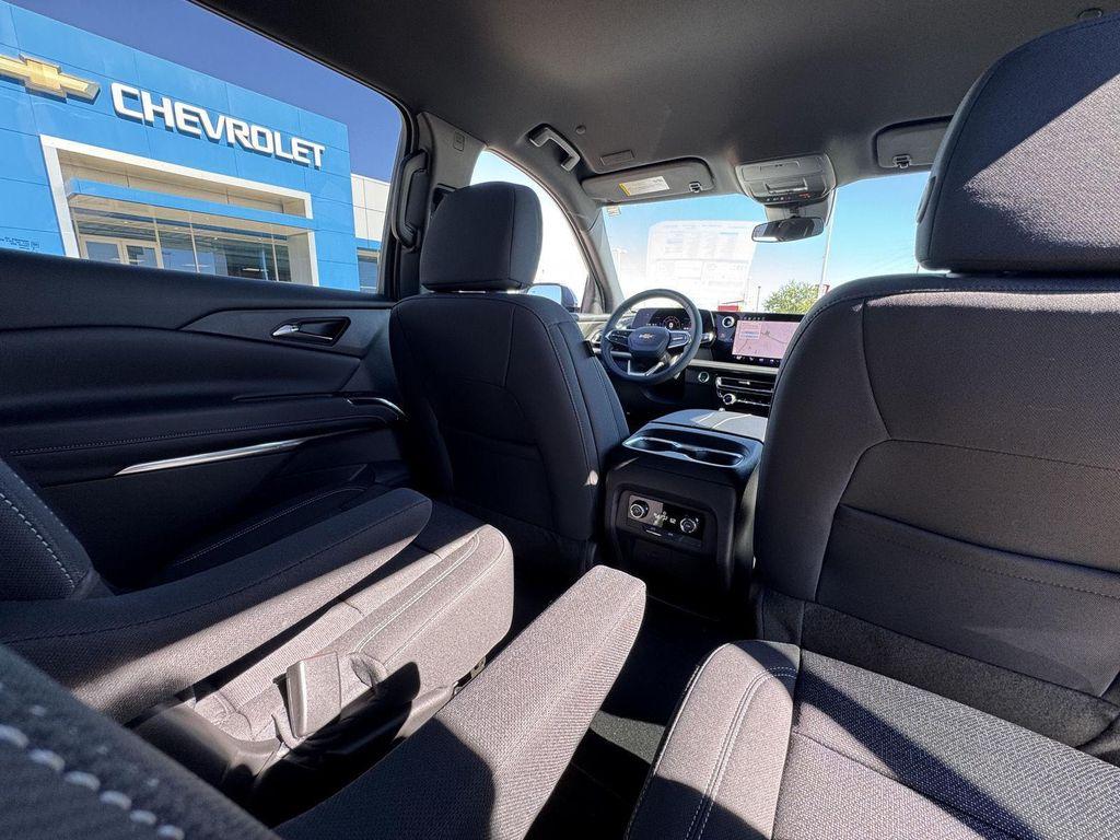 new 2026 Chevrolet Traverse car, priced at $40,026
