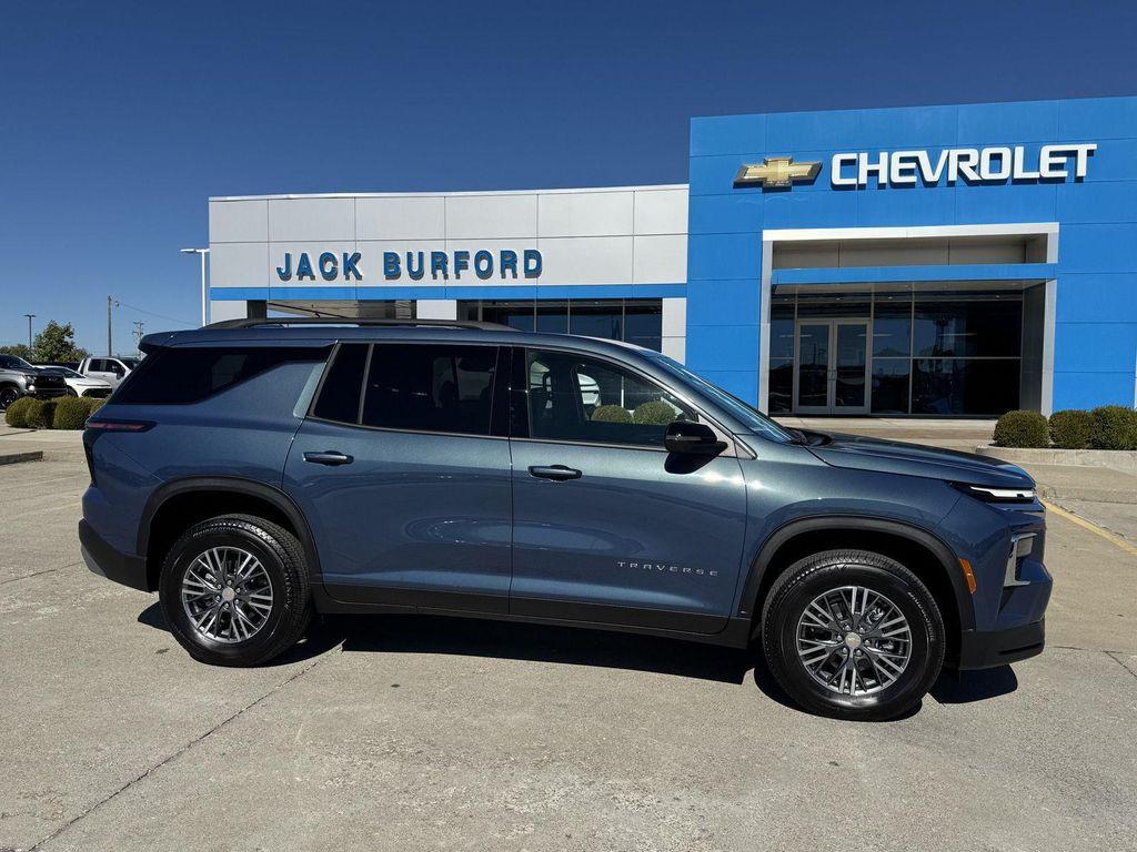 new 2026 Chevrolet Traverse car, priced at $40,026