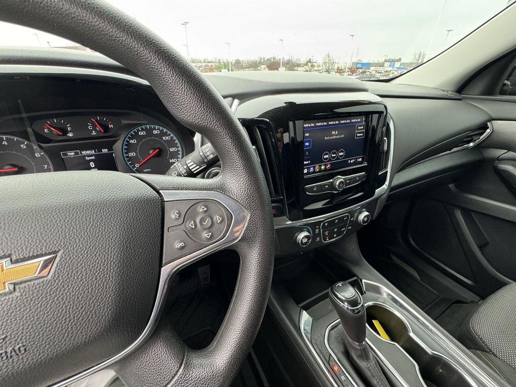 used 2020 Chevrolet Traverse car, priced at $17,000