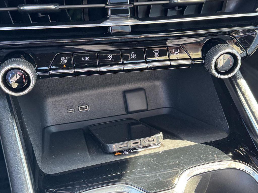 new 2026 Chevrolet Traverse car, priced at $55,926