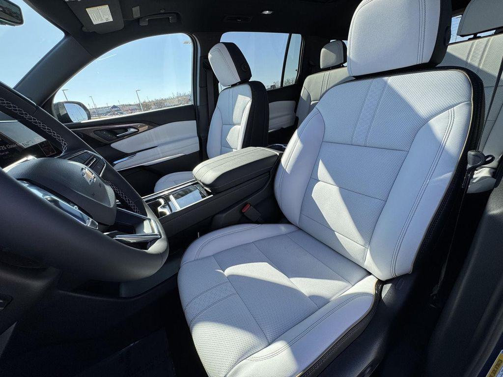 new 2026 Chevrolet Traverse car, priced at $55,926
