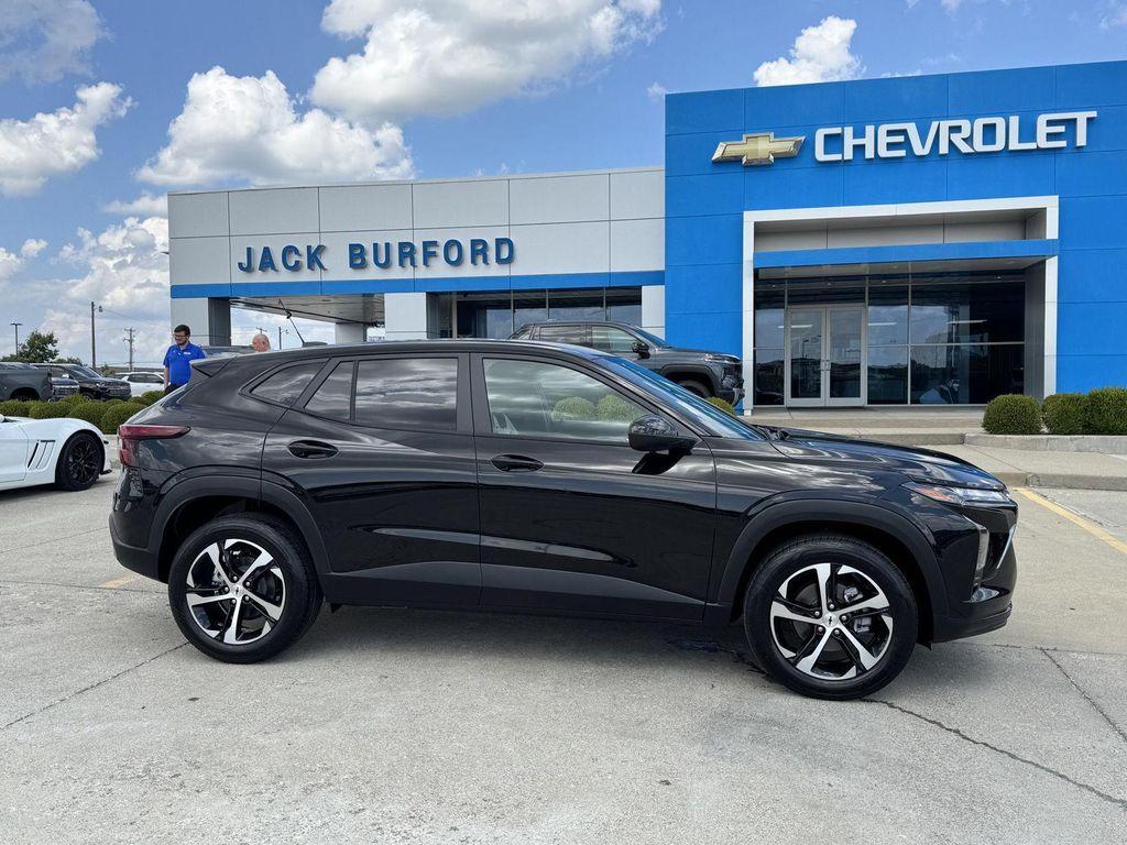 new 2025 Chevrolet Trax car, priced at $22,900