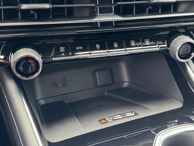 new 2025 Chevrolet Traverse car, priced at $48,375