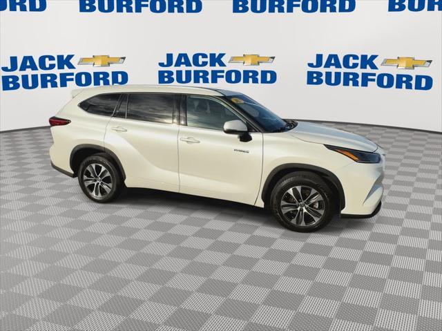 used 2021 Toyota Highlander Hybrid car, priced at $34,500