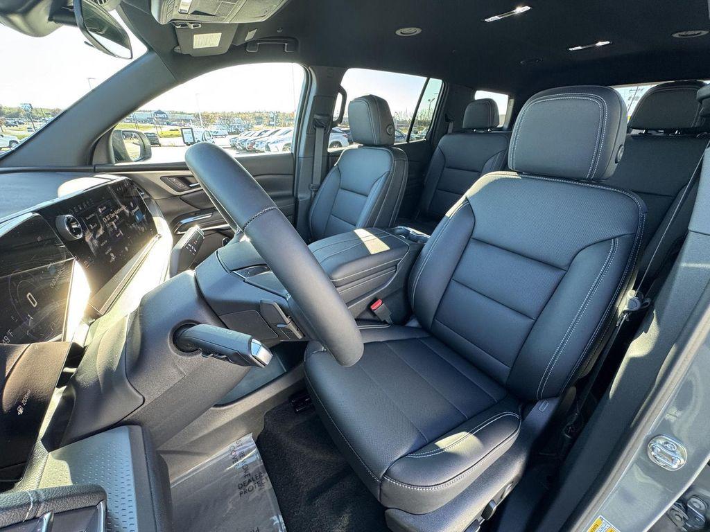 new 2026 Chevrolet Traverse car, priced at $41,726