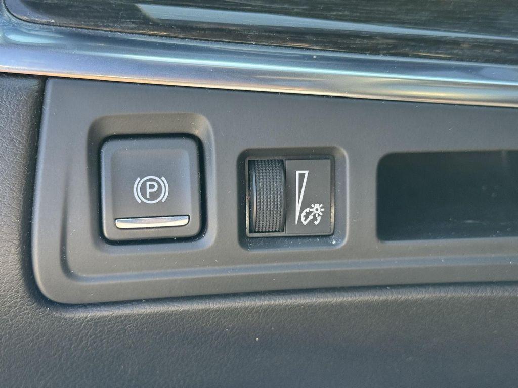 used 2021 Cadillac XT5 car, priced at $19,000