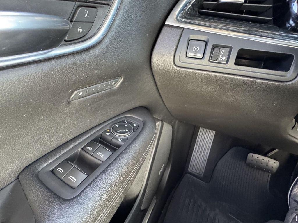 used 2021 Cadillac XT5 car, priced at $19,000