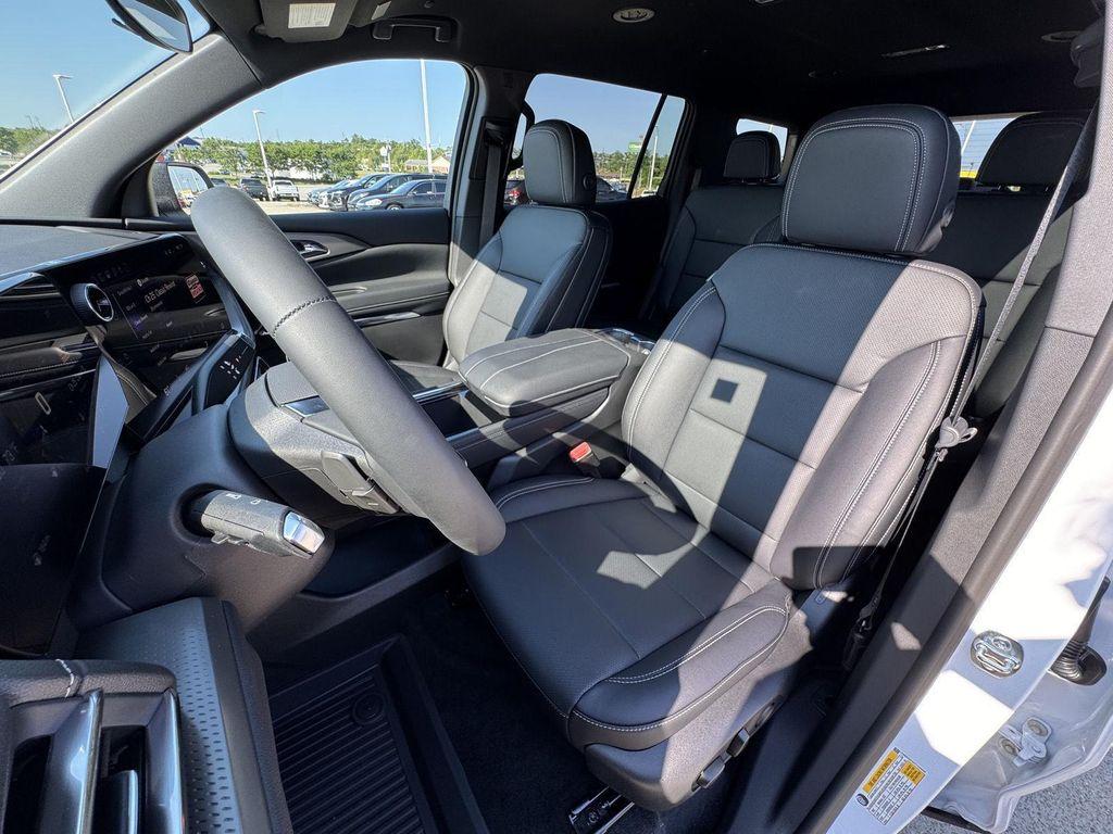 new 2026 Chevrolet Traverse car, priced at $44,626