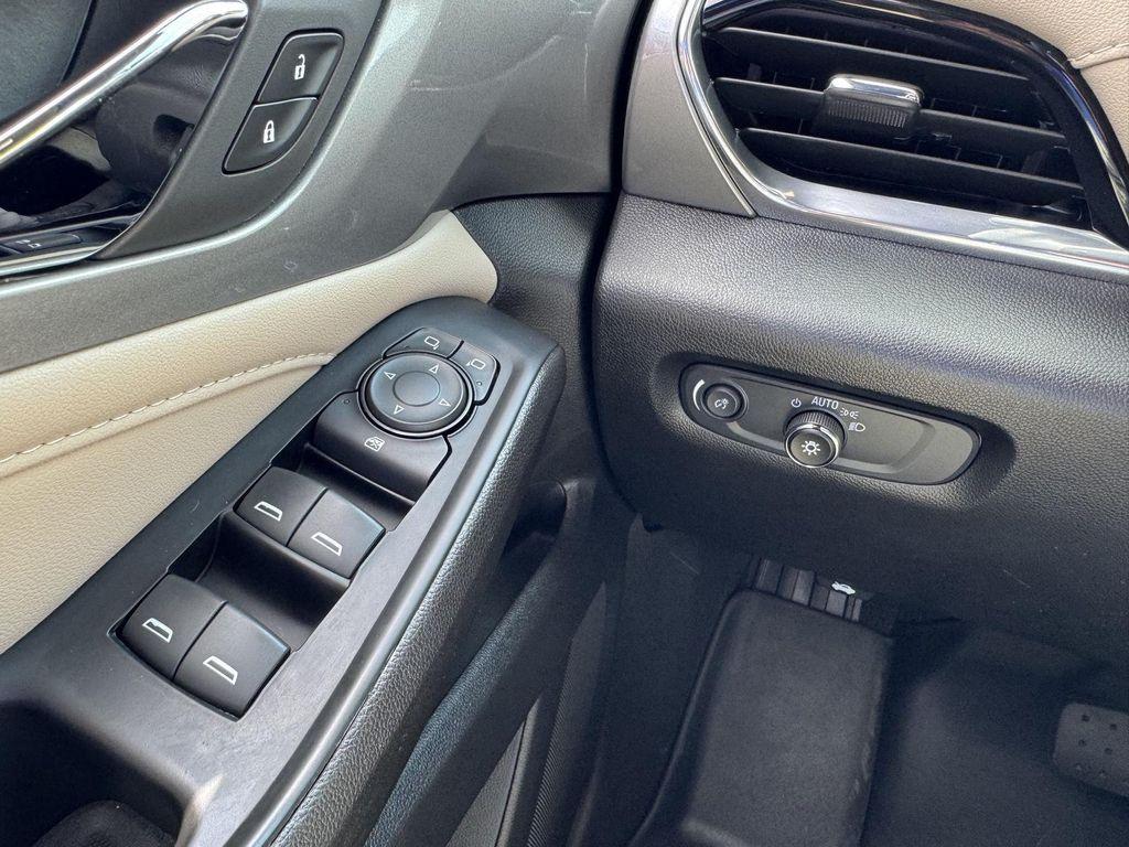 used 2023 Chevrolet Traverse car, priced at $28,000