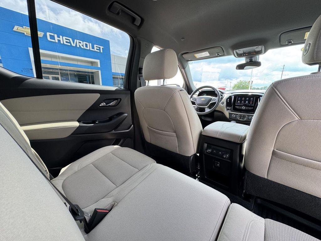 used 2023 Chevrolet Traverse car, priced at $28,000
