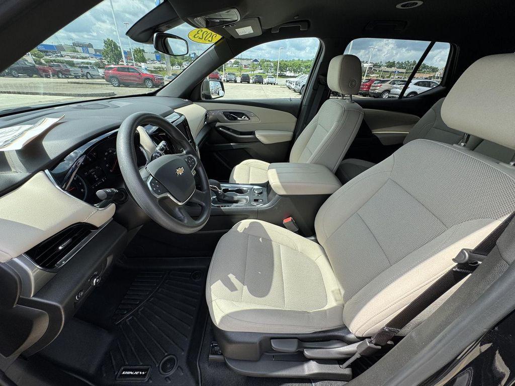 used 2023 Chevrolet Traverse car, priced at $28,000