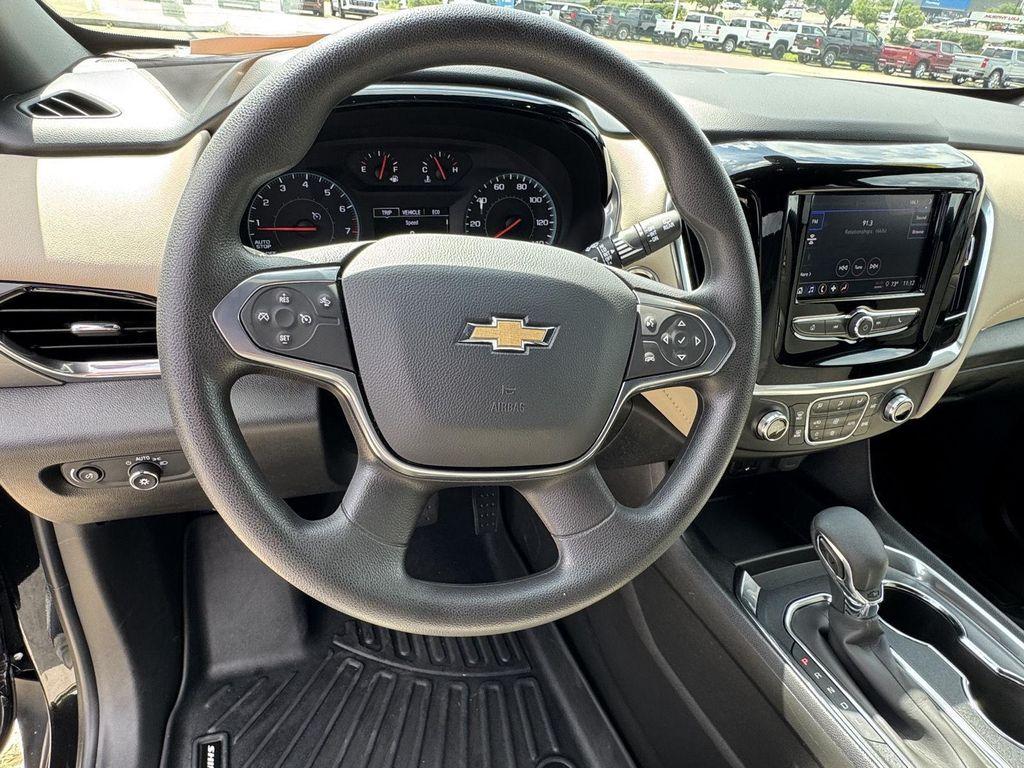 used 2023 Chevrolet Traverse car, priced at $28,000
