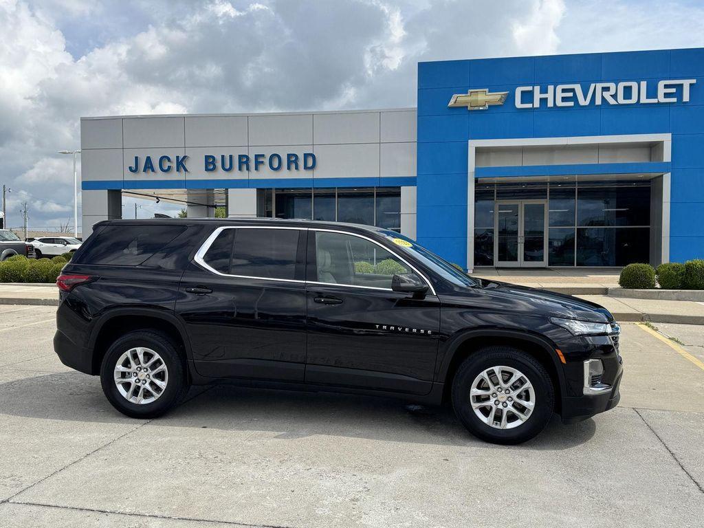 used 2023 Chevrolet Traverse car, priced at $28,000