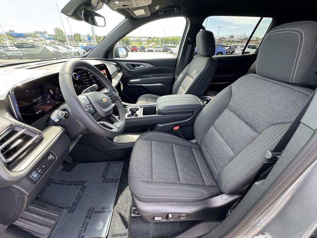 new 2026 Chevrolet Traverse car, priced at $40,926