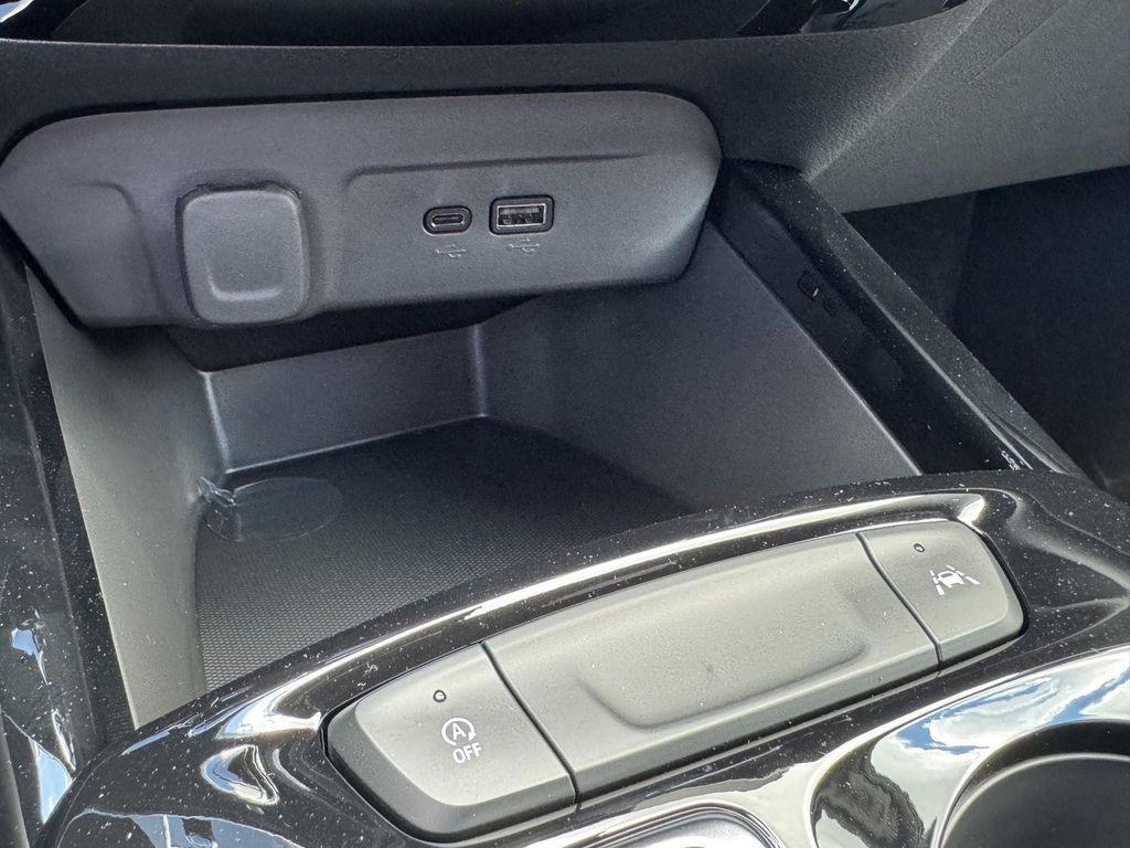 new 2025 Chevrolet Trax car