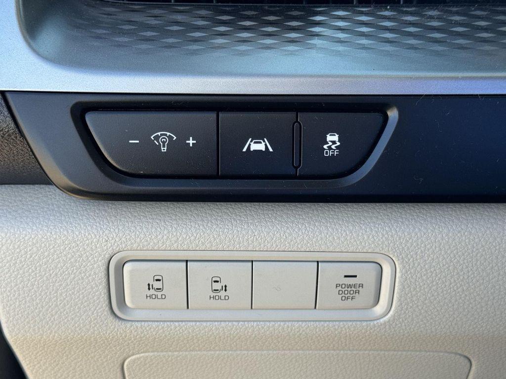 used 2022 Kia Carnival car, priced at $25,000