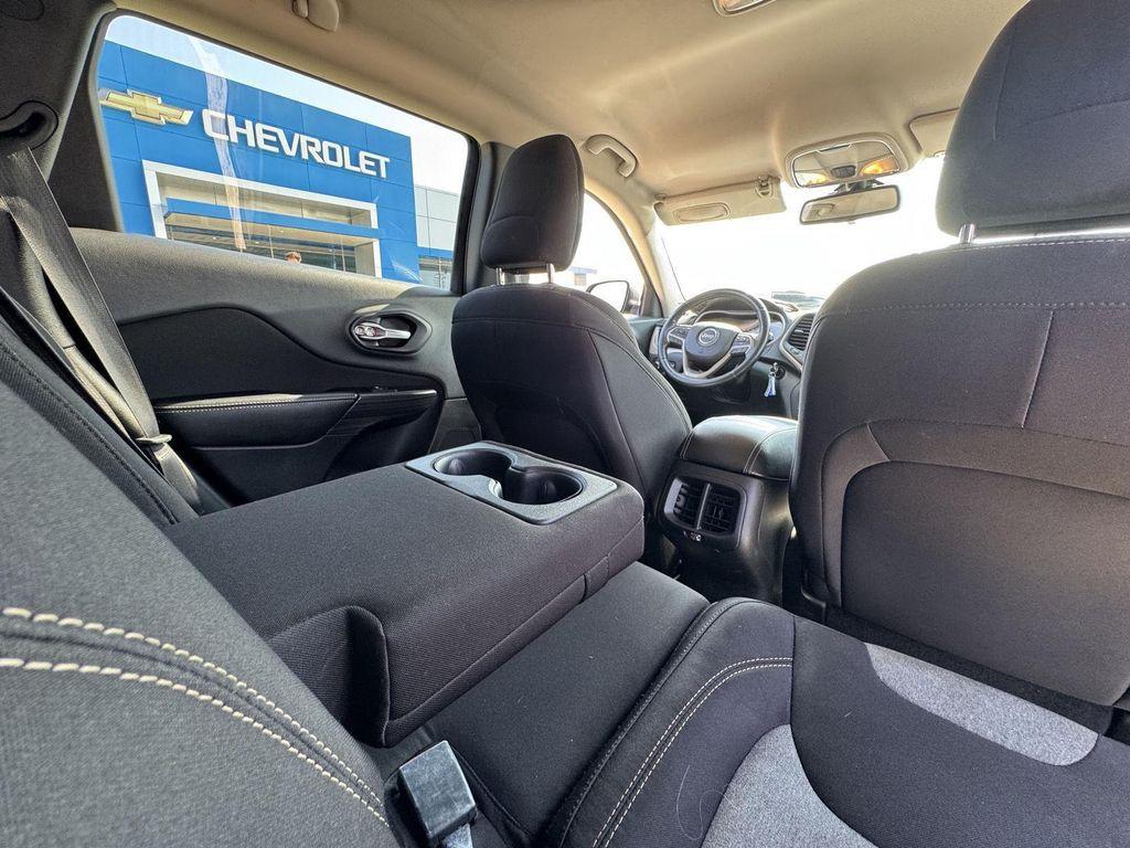 used 2015 Jeep Cherokee car, priced at $8,000