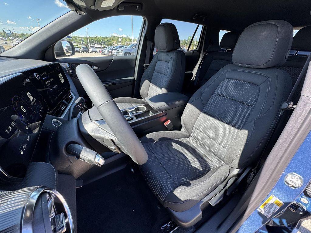 new 2026 Chevrolet Equinox car, priced at $32,940