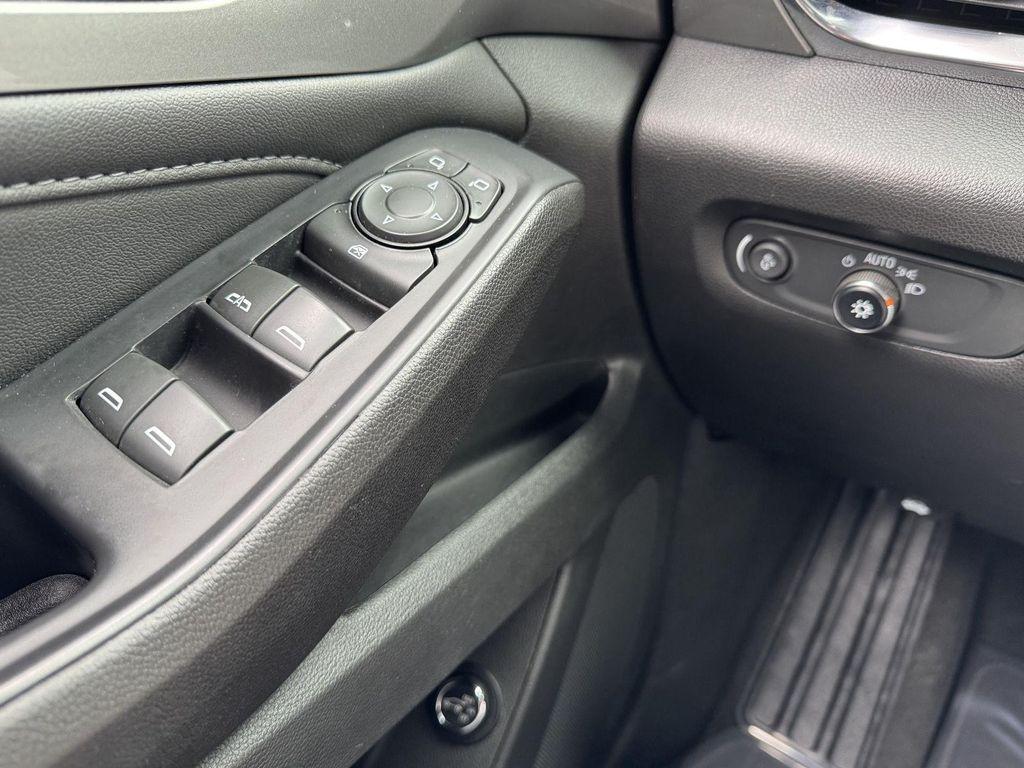 used 2022 Chevrolet Traverse car, priced at $27,500