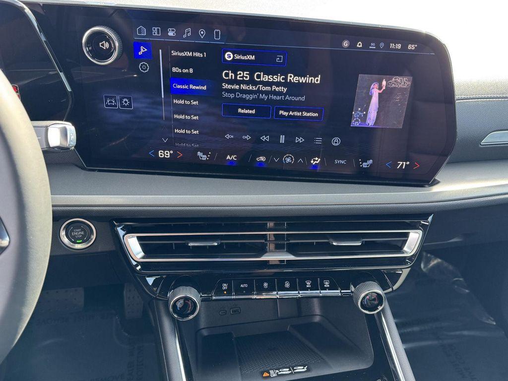 new 2026 Chevrolet Traverse car, priced at $45,026