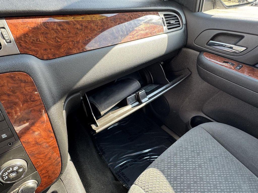 used 2008 Chevrolet Avalanche car, priced at $10,000