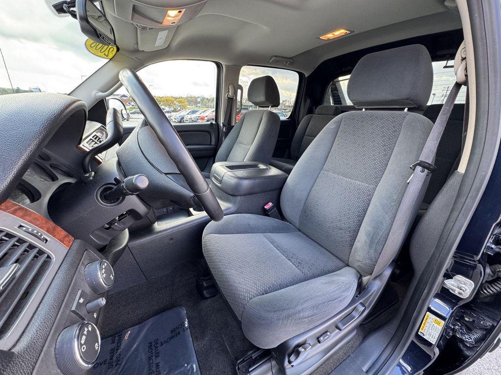 used 2008 Chevrolet Avalanche car, priced at $10,000