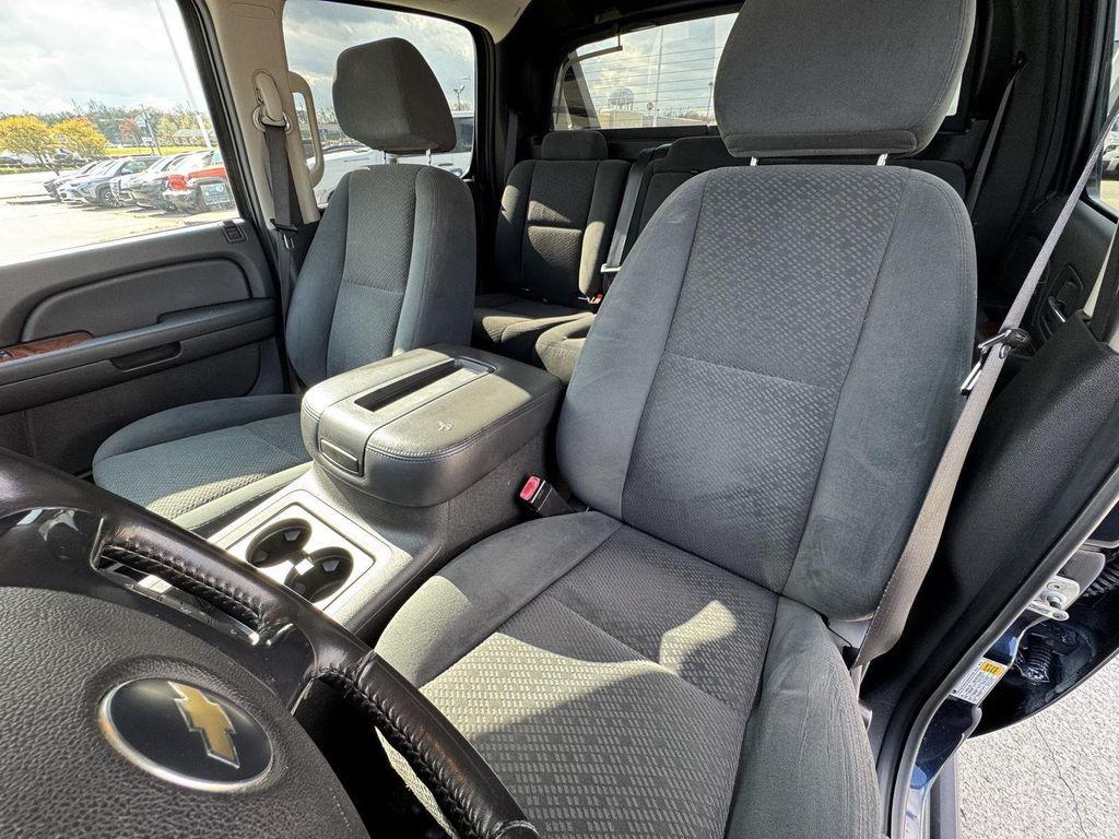 used 2008 Chevrolet Avalanche car, priced at $10,000