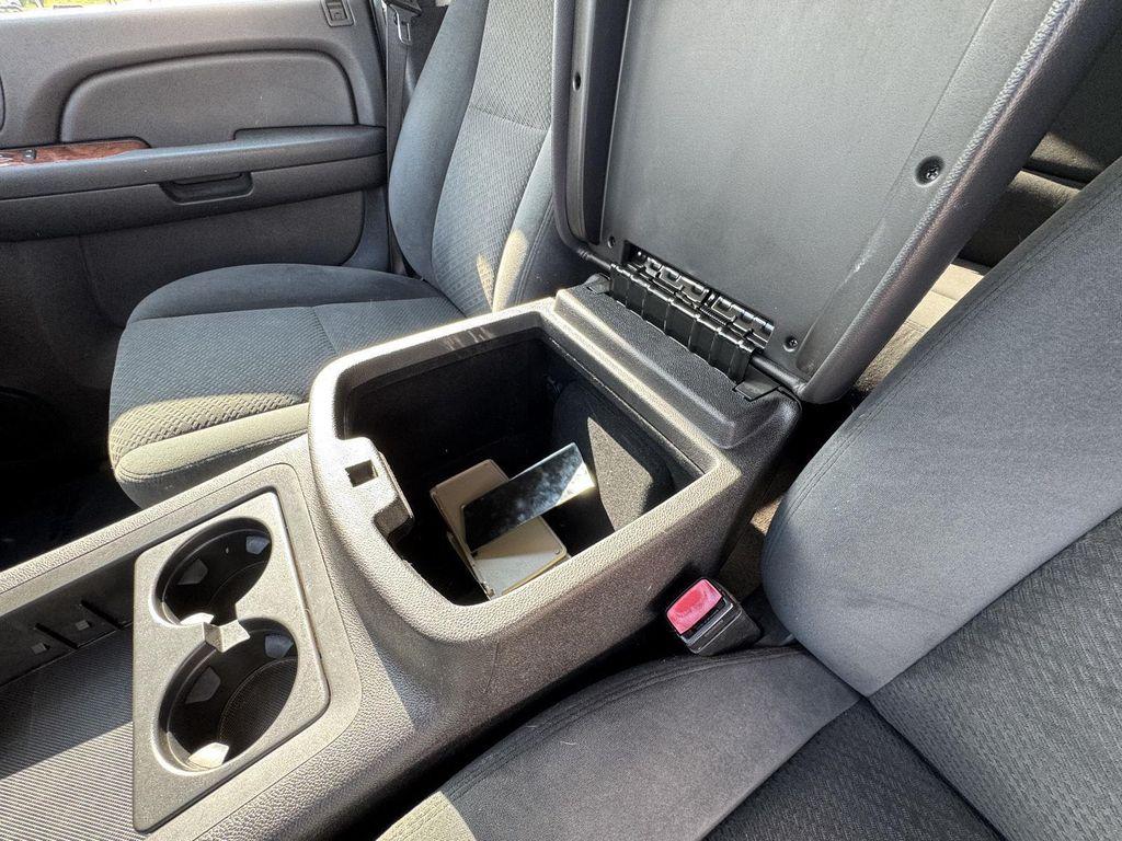 used 2008 Chevrolet Avalanche car, priced at $10,000