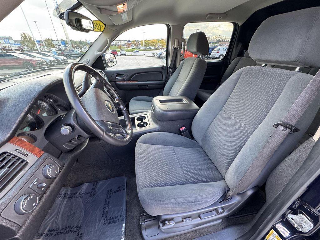 used 2008 Chevrolet Avalanche car, priced at $10,000